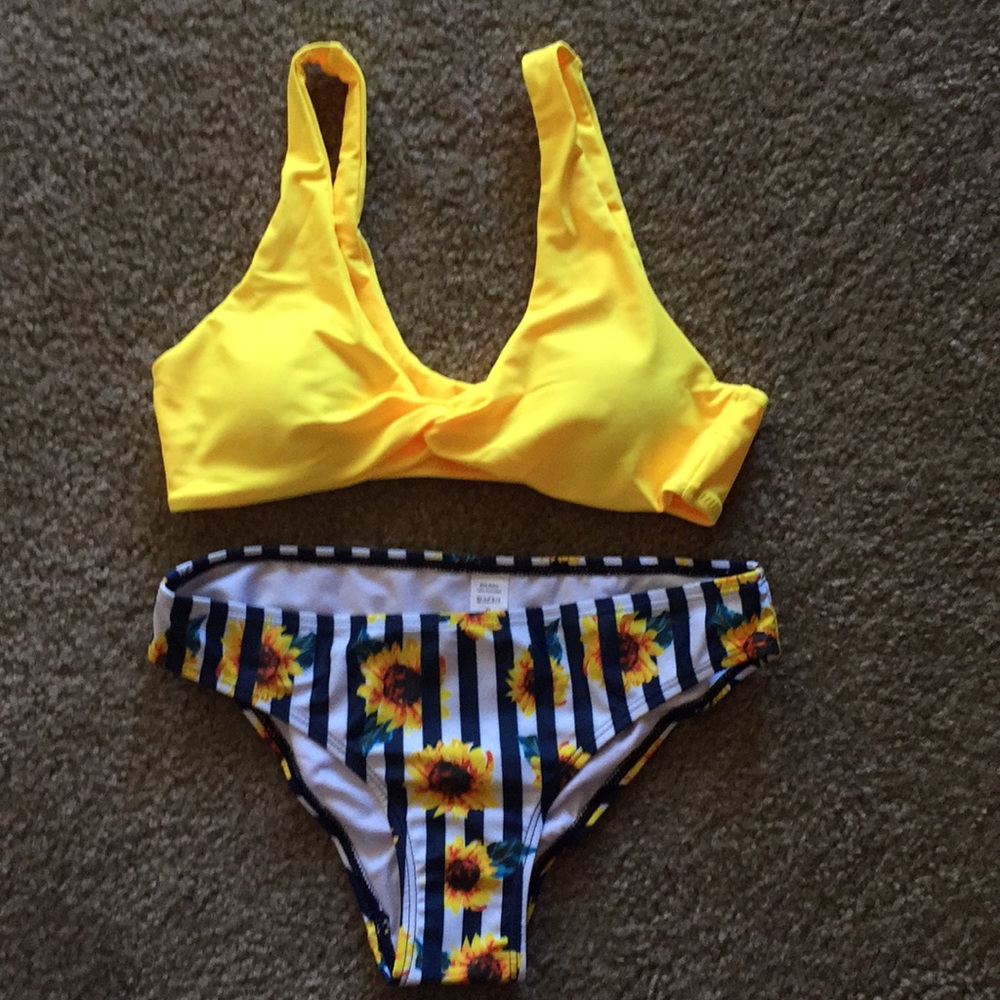 🌻 2 piece swim suit
